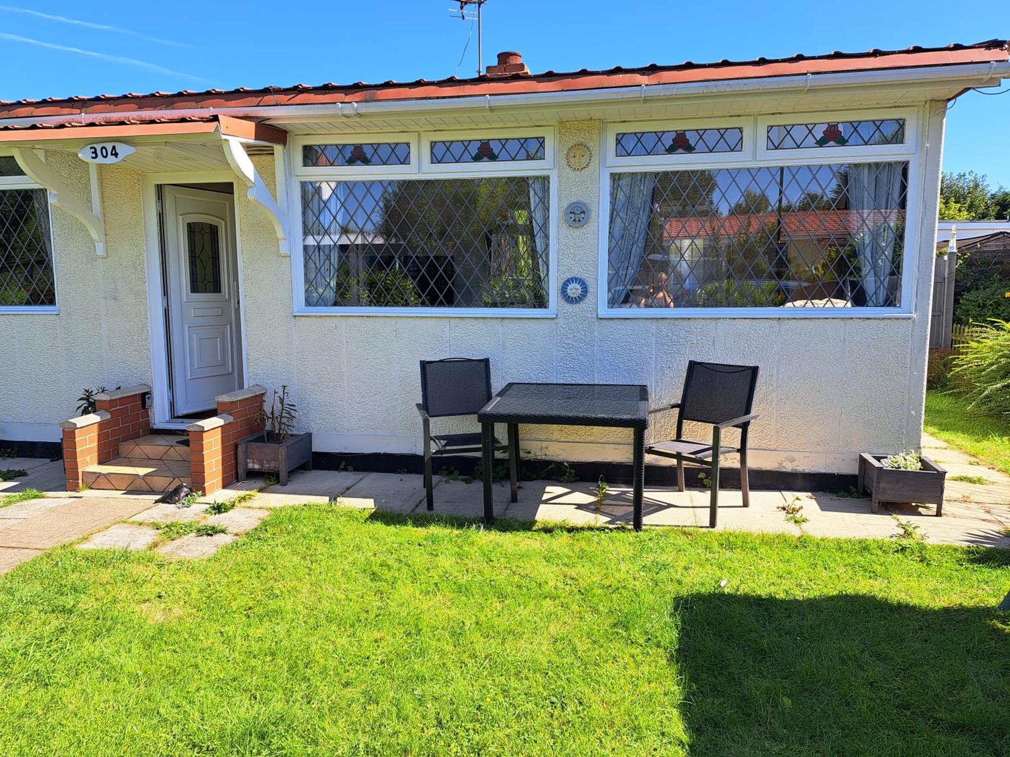 Beach & Tonic Beachside Chalet Humberston Room photo
